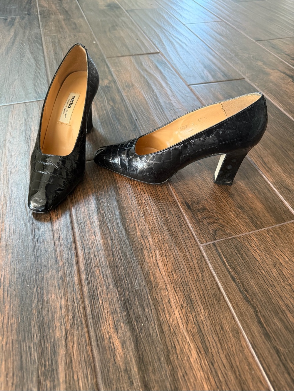 Sacha London Black Croc-Embossed patent Leather Block Heel Pumps 8.5 vintage